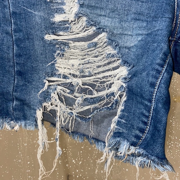 C’est Toi size 1xl Destroyed Denim Short - Picture 3 of 7